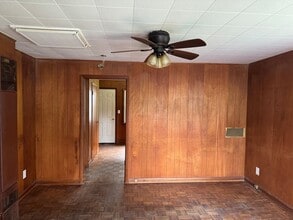 702 1/2 S West Ave in Springfield, MO - Foto de edificio - Building Photo