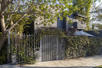 2714 Auburn St in Los Angeles, CA - Building Photo - Building Photo