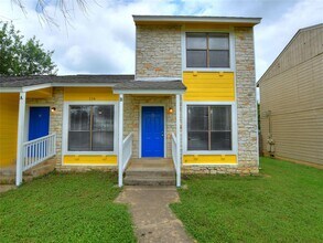 116 Hillside Dr in Elgin, TX - Building Photo - Building Photo
