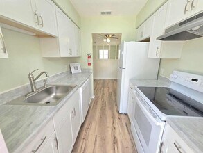 829 Castle Way in Lakeland, FL - Building Photo - Building Photo