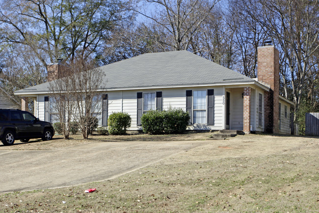 570 Eastdale Rd S in Montgomery, AL - Foto de edificio - Building Photo