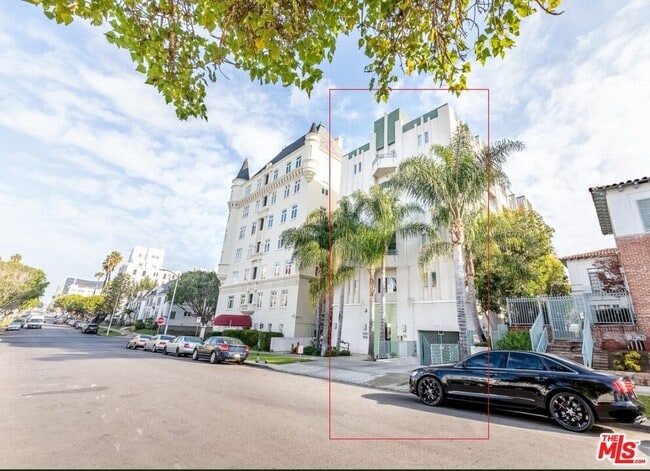 906 Serrano Ave in Los Angeles, CA - Building Photo - Building Photo