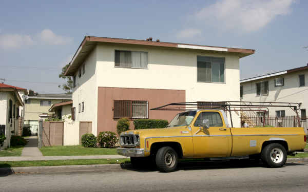 3569 Norton Ave in Lynwood, CA - Foto de edificio