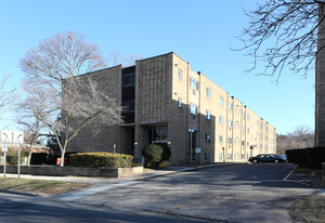 Heritage House in Meriden, CT - Foto de edificio - Building Photo