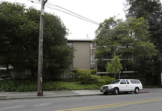 323 Monte Vista Ave in Oakland, CA - Foto de edificio - Building Photo