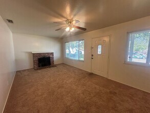 8964 Rosetta Cir in Sacramento, CA - Building Photo - Building Photo