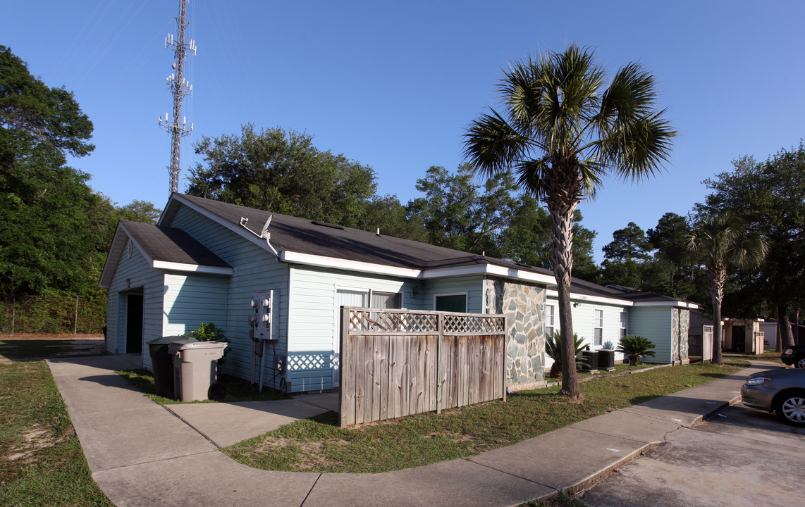 8309 Country Walk Dr in Pensacola, FL - Building Photo