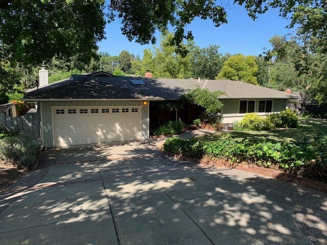 450 Neal St in Pleasanton, CA - Building Photo