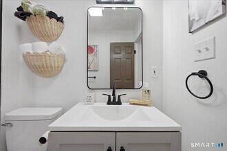 106 Midway Oval in Groton, CT - Building Photo - Building Photo