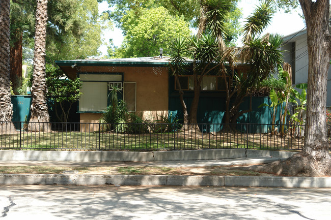 580 N Madison Ave in Pasadena, CA - Foto de edificio - Building Photo