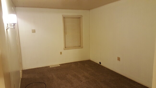 416 Bessemer Ave in Lyndora, PA - Building Photo - Building Photo