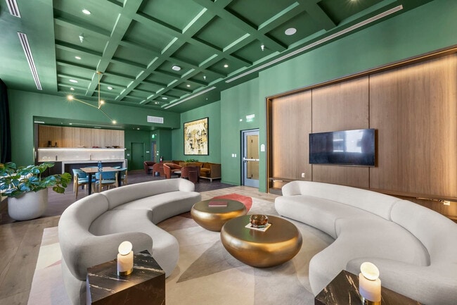 11 NE 6th St in Miami, FL - Foto de edificio - Building Photo