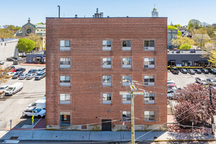 76 Broadway in Newport, RI - Foto de edificio - Building Photo