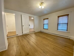 66 Elm St, Unit 2 in Cambridge, MA - Foto de edificio - Building Photo