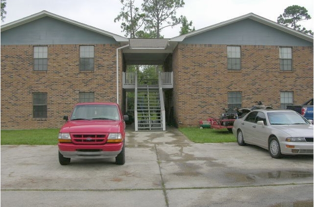 142 Via Don Ray Rd in Long Beach, MS - Foto de edificio