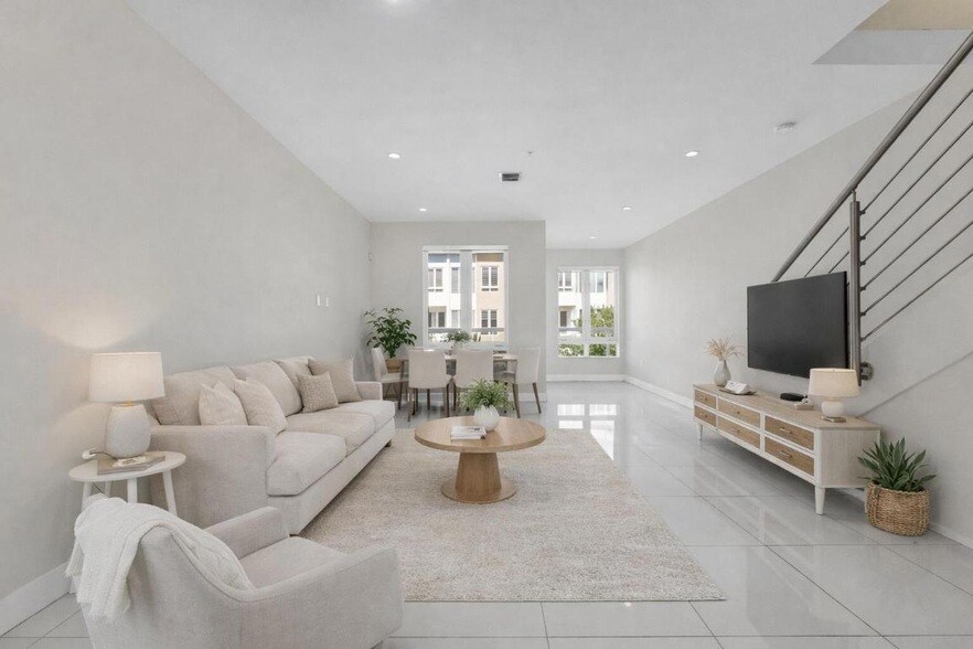 10220 NW 63rd Terrace, Unit 207 in Doral, FL - Building Photo