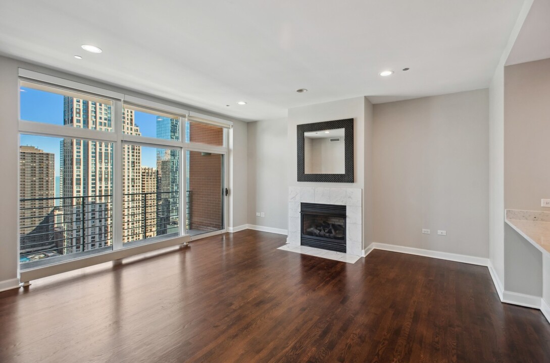 415 E North Water St, Unit 33D in Chicago, IL - Building Photo