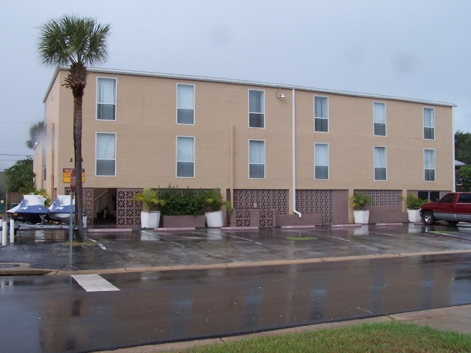 Atlantic Lofts in Cape Canaveral, FL - Building Photo