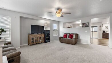 1077 N Bowknot Lake Ave in Star, ID - Building Photo - Building Photo