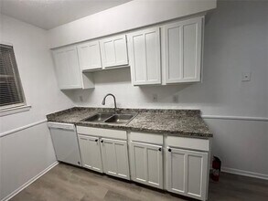 916 Tulip Trail in Mesquite, TX - Foto de edificio - Building Photo