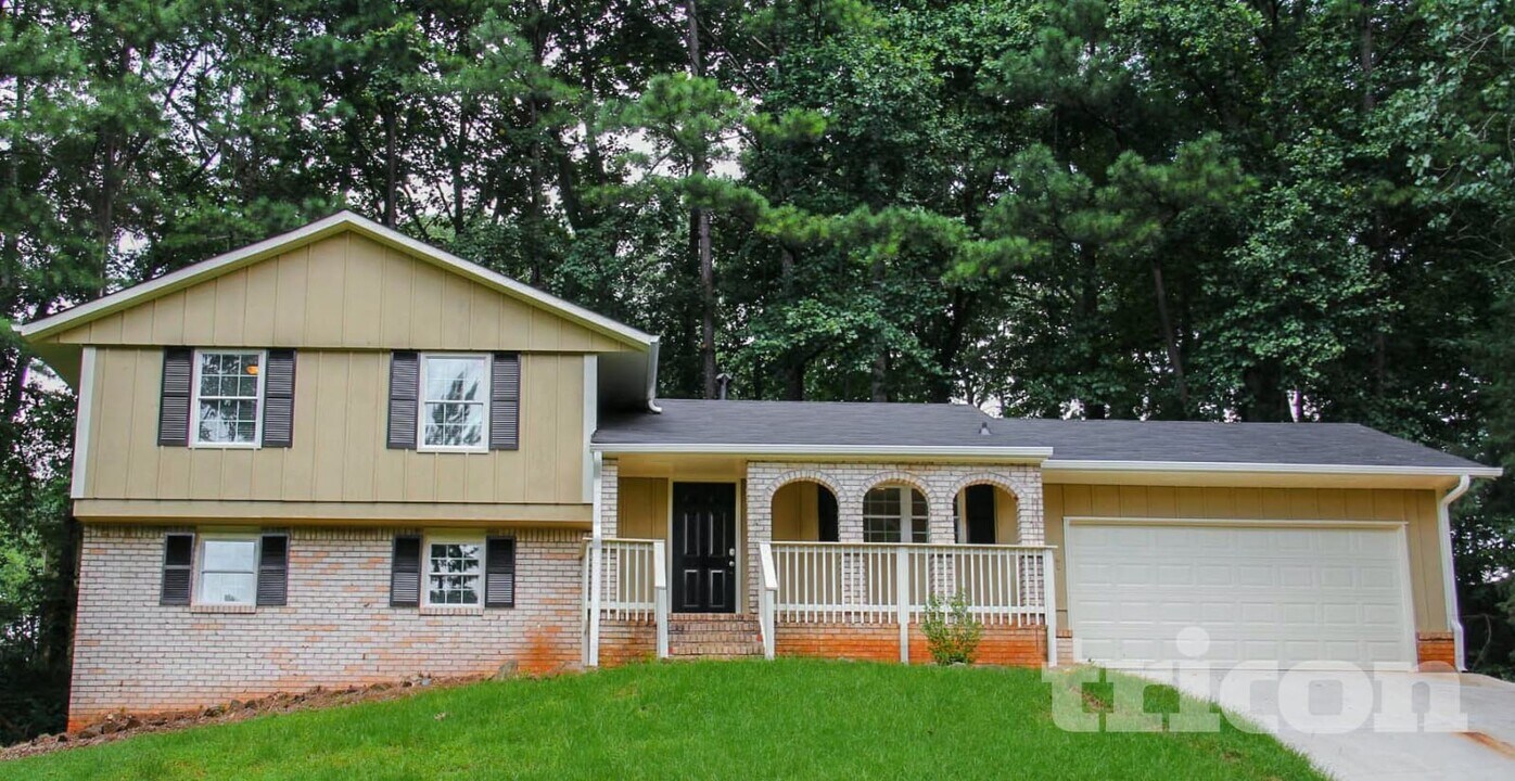 4329 Cedar Ridge Trail in Stone Mountain, GA - Building Photo