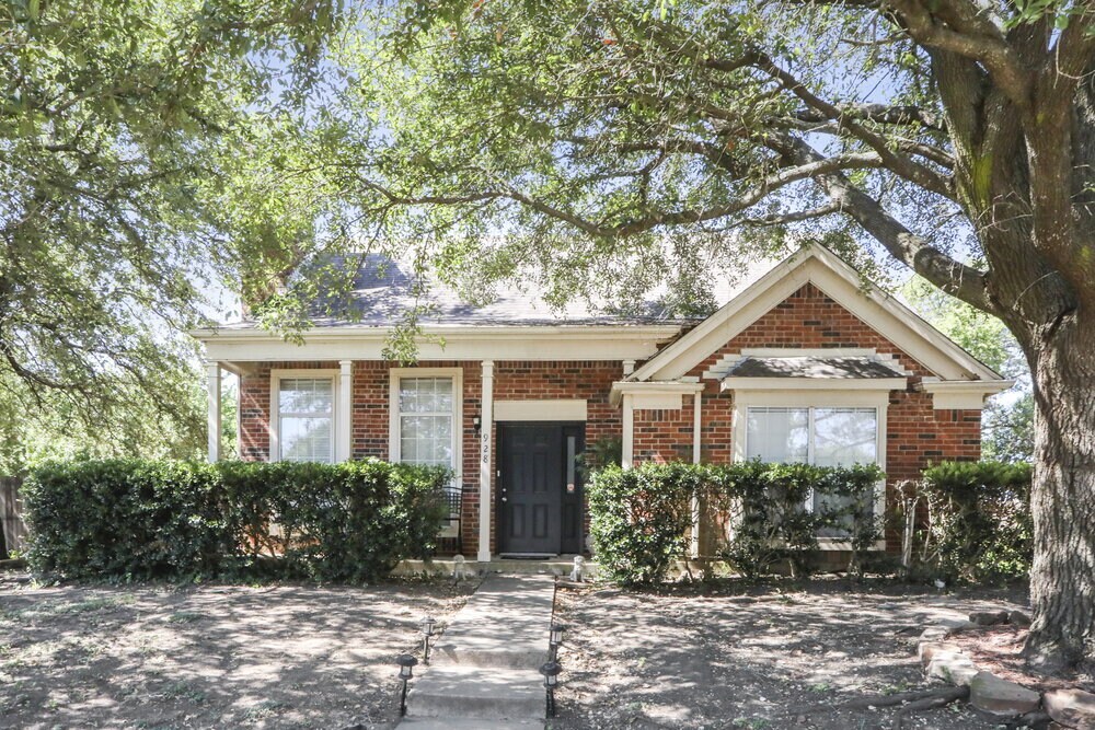 928 Eagle Dr in Desoto, TX - Building Photo