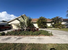 71 Laredo Ln in Boca Raton, FL - Building Photo
