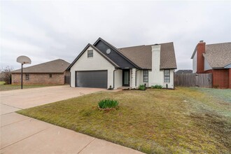 1104 N Avery Dr in Moore, OK - Building Photo - Building Photo