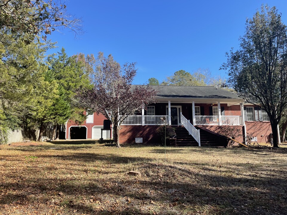 1327 Point Caswell Rd in Atkinson, NC - Building Photo