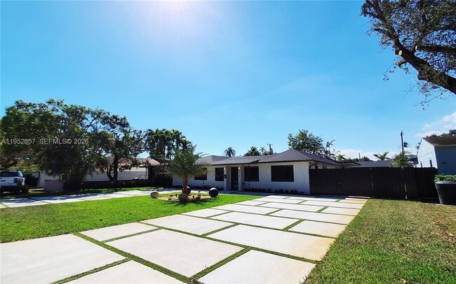 216 Shadow Way in Miami Springs, FL - Building Photo - Building Photo
