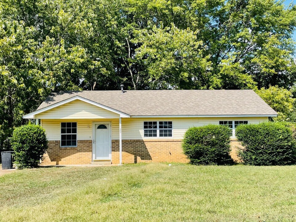 25 Wildleaf Cove in Jackson, TN - Foto de edificio