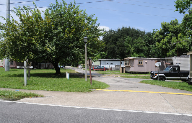 Big Oaks Mobile Home Park in Orlando, FL - Building Photo - Building Photo