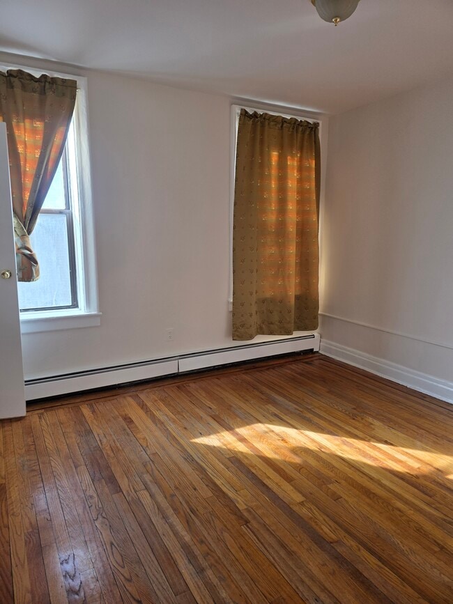 144 Old Bergen Rd, Unit B5 in Jersey City, NJ - Foto de edificio - Building Photo