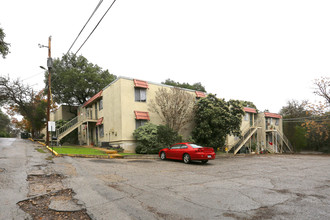 Chestnut Place Apartments in San Marcos, TX - Building Photo - Building Photo