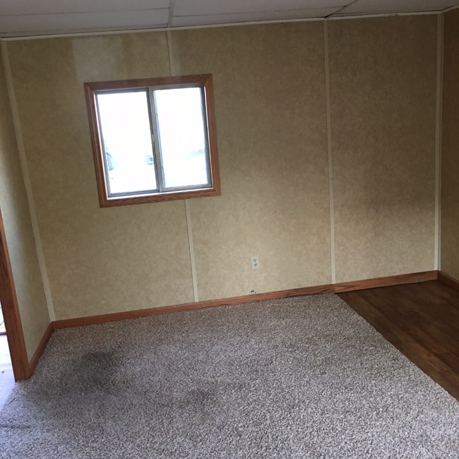 811 E Main St in Oak Hill, OH - Building Photo - Building Photo