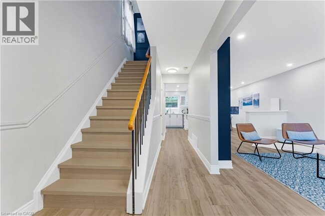 2258 Manchester Dr in Burlington, ON - Building Photo - Building Photo