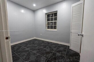 15735 NW 28th Pl in Opa Locka, FL - Foto de edificio - Building Photo