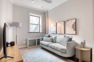 229 1st Ave, Unit 2B in New York, NY - Building Photo - Building Photo