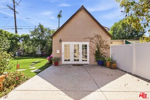 8424 4th St in Los Angeles, CA - Building Photo