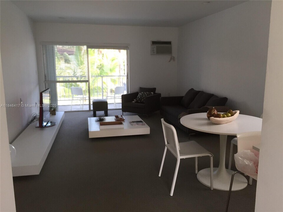 201 Sunrise Dr in Miami, FL - Building Photo