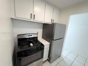 505 NE 30th St in Miami, FL - Foto de edificio - Building Photo