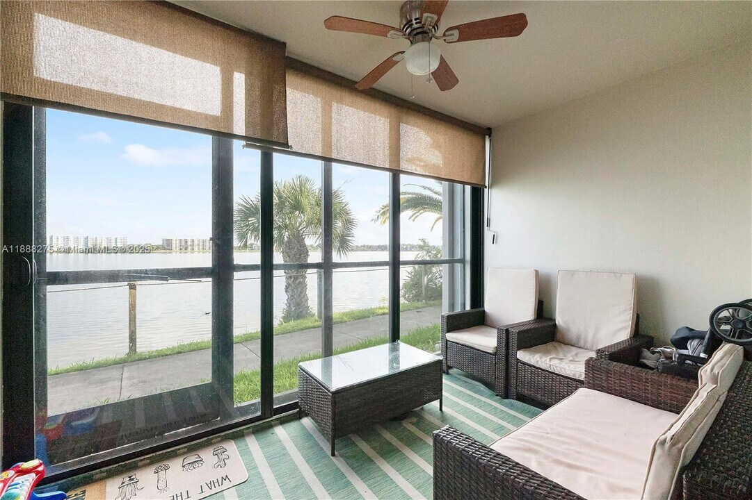 116 Lake Emerald Dr in Oakland Park, FL - Building Photo