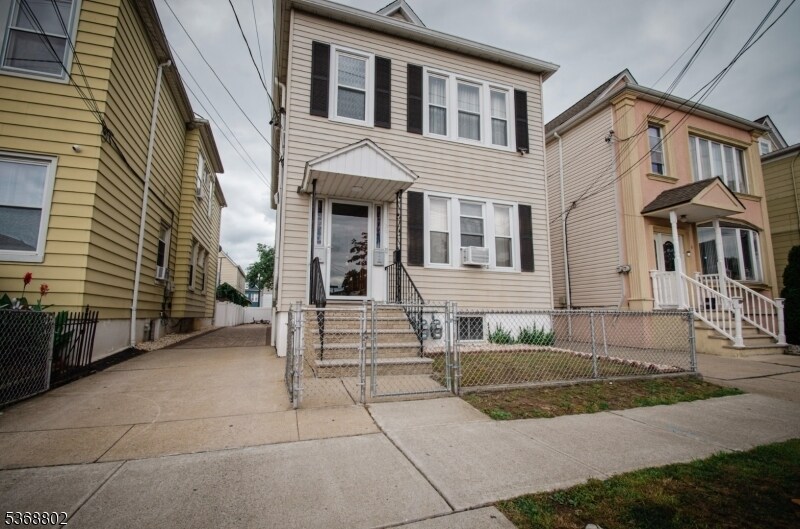 74 Harrison Pl in Clifton, NJ - Building Photo