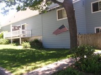 Sunday Square in Mount Shasta, CA - Foto de edificio - Building Photo