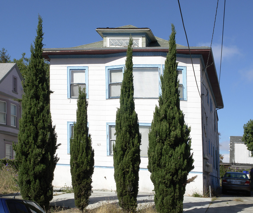 323 Portland Ave in Oakland, CA - Building Photo