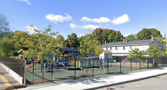 157 3rd St in Leominster, MA - Building Photo - Building Photo