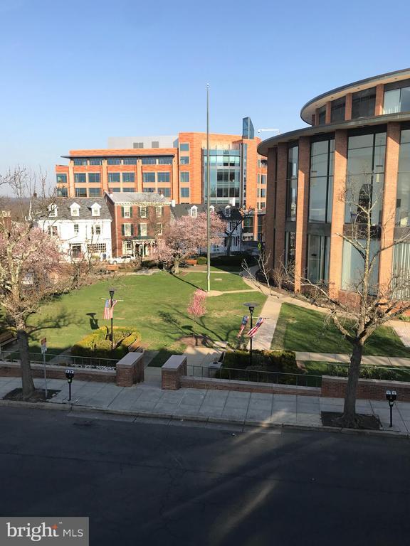 40 E Court St in Doylestown, PA - Foto de edificio - Building Photo
