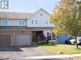 1054 Southport Dr in Oshawa, ON - Building Photo