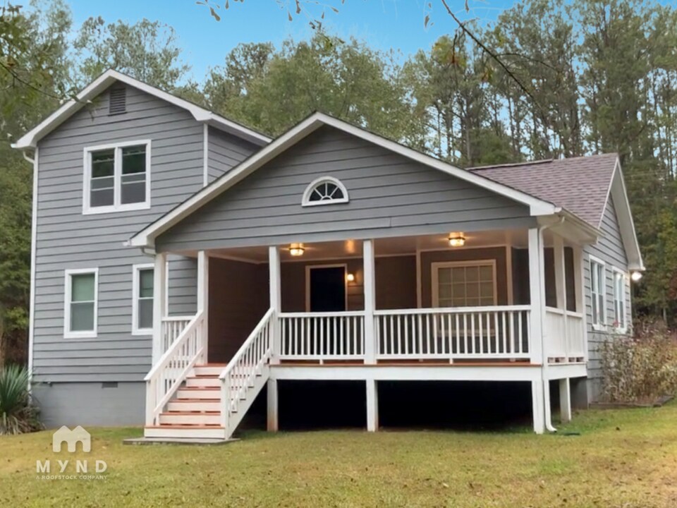 870 Millard Farmer Rd in Newnan, GA - Foto de edificio