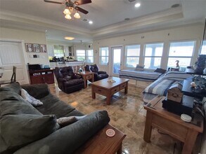 402 1/2 Avenue A in Dickinson, TX - Building Photo - Building Photo